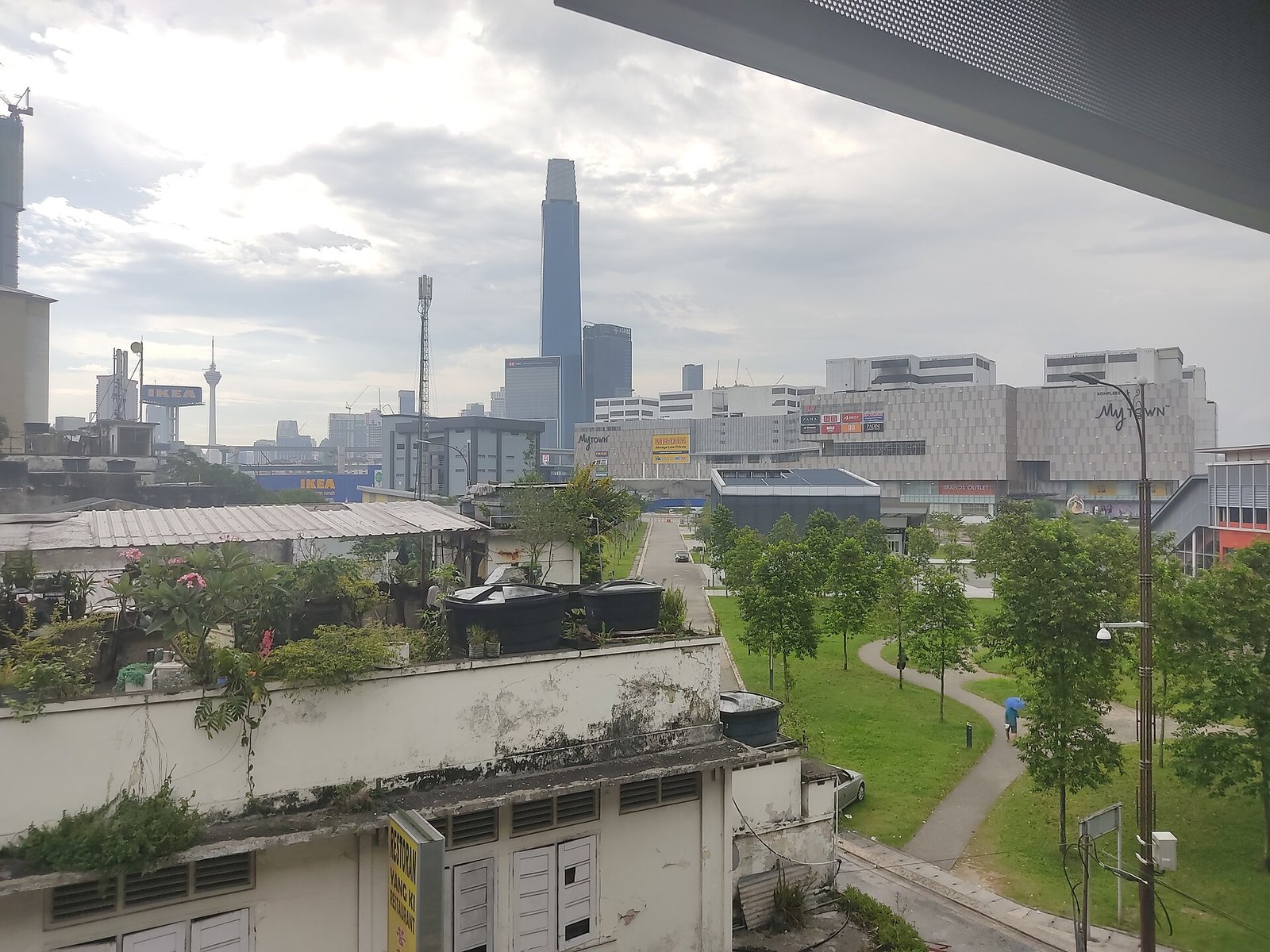 Cheras Cochrane 捷运站与 MyTown 商圈